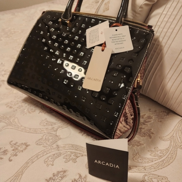 ARCADIA Handbag (Black) - Picture 3 of 9